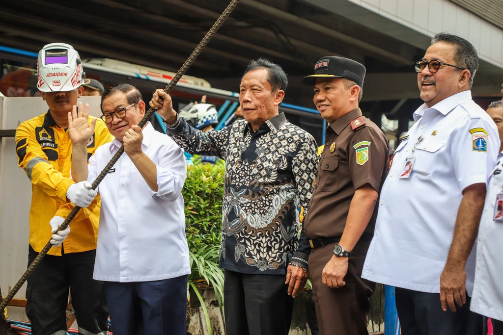 Pembongkaran tiang monorel di Jalan HR Rasuna Said oleh Pemprov DKI Jakarta