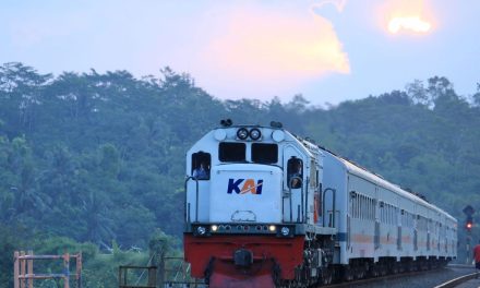 Banjir Genangi Rel Pekalongan, KAI Batalkan KA Argo Merbabu