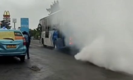 Duduk Perkara Bus Transjakarta Berasap Di Cibubur