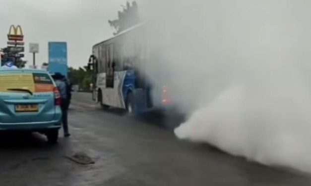Duduk Perkara Bus Transjakarta Berasap Di Cibubur