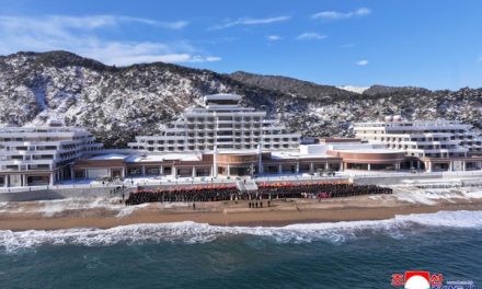 Korea Utara Resmi Buka Destinasi Wisata Pantai Yombunjin