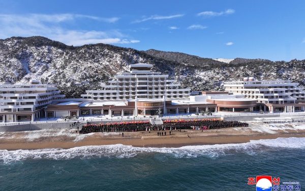 Korea Utara Resmi Buka Destinasi Wisata Pantai Yombunjin