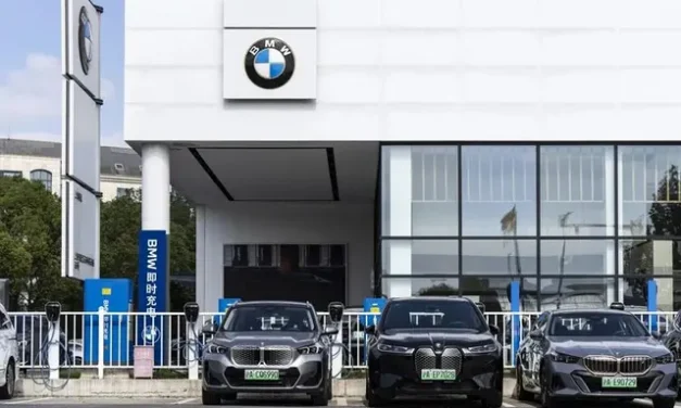 BMW Pangkas Harga untuk Bertahan di Pasar Mobil Listrik China