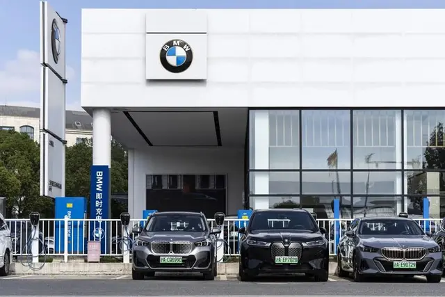 BMW Pangkas Harga untuk Bertahan di Pasar Mobil Listrik China
