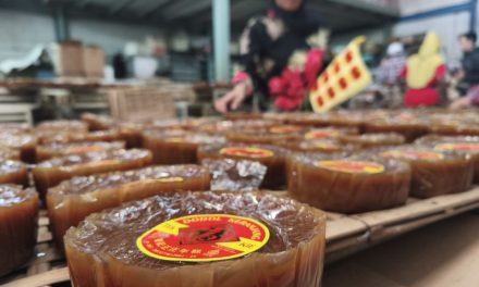 Rahasia Kue Keranjang Imlek: Dari Legenda Dewa Dapur hingga Makhluk Nian!