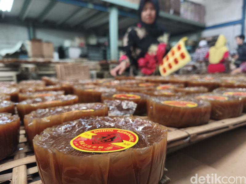 Rahasia Kue Keranjang Imlek: Dari Legenda Dewa Dapur hingga Makhluk Nian!