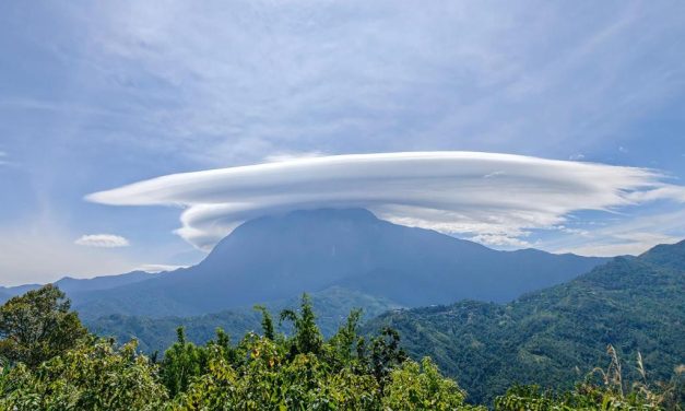 Viral! Awan Lenticularis di Gunung Slamet, Ini Penjelasan BMKG