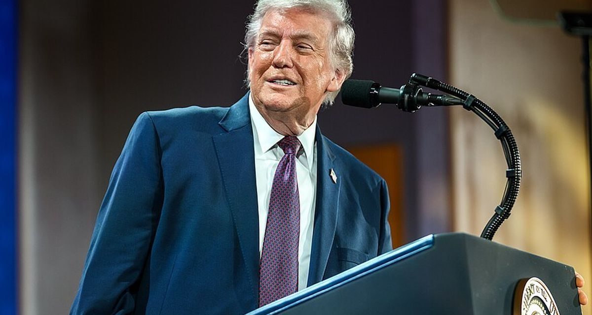 Trump Ungkap Hadiah Iran, Izin Kapal Tanker di Selat Hormuz