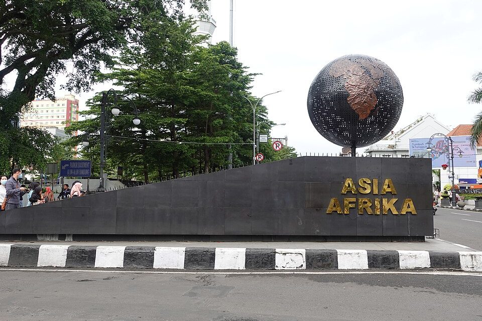4 Spot Foto Ikonik Alun-alun Bandung saat Lebaran 2026