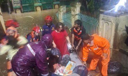 Banjir 1,7 Meter Rendam Cibubur, 47 Warga Dievakuasi Damkar