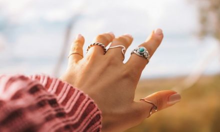 7 Tips Perhiasan Formal Bikin Tampil Elegan & Berkelas