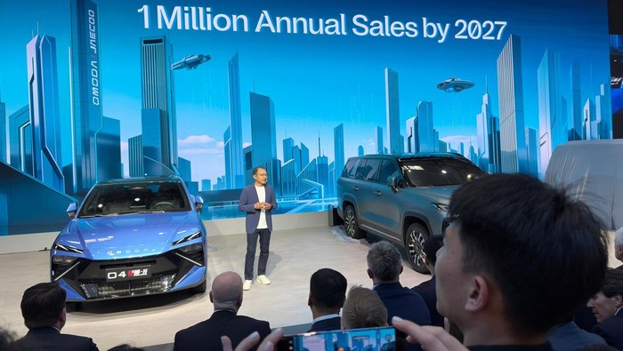 Omoda O4 Debut di Beijing Autoshow 2026, SUV Hybrid & EV