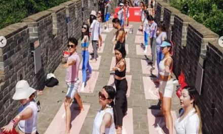 Lululemon Minta Maaf Kontroversi Yoga Tembok Besar China