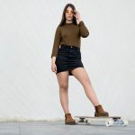8 Tips Mix and Match Outfit Hitam dan Coklat agar Makin Elegan
