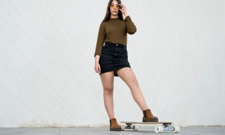 8 Tips Mix and Match Outfit Hitam dan Coklat agar Makin Elegan