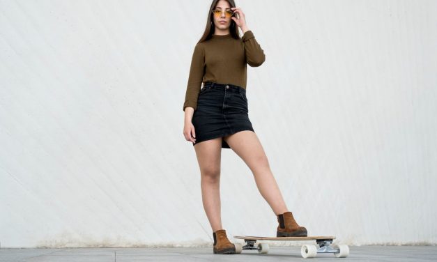 8 Tips Mix and Match Outfit Hitam dan Coklat agar Makin Elegan