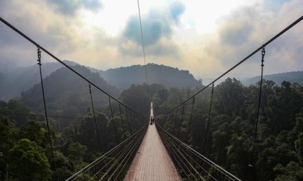 Jembatan Gantung Situ Gunung, Surga Wisata Alam di Sukabumi
