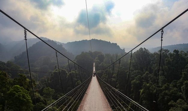 Jembatan Gantung Situ Gunung, Surga Wisata Alam di Sukabumi