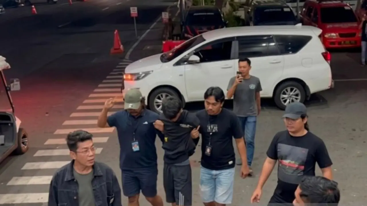 polisi mengungkap kasus pembunuhan driver ojol di Tangerang dengan pelaku yang mengaku terdesak biaya pernikahan.