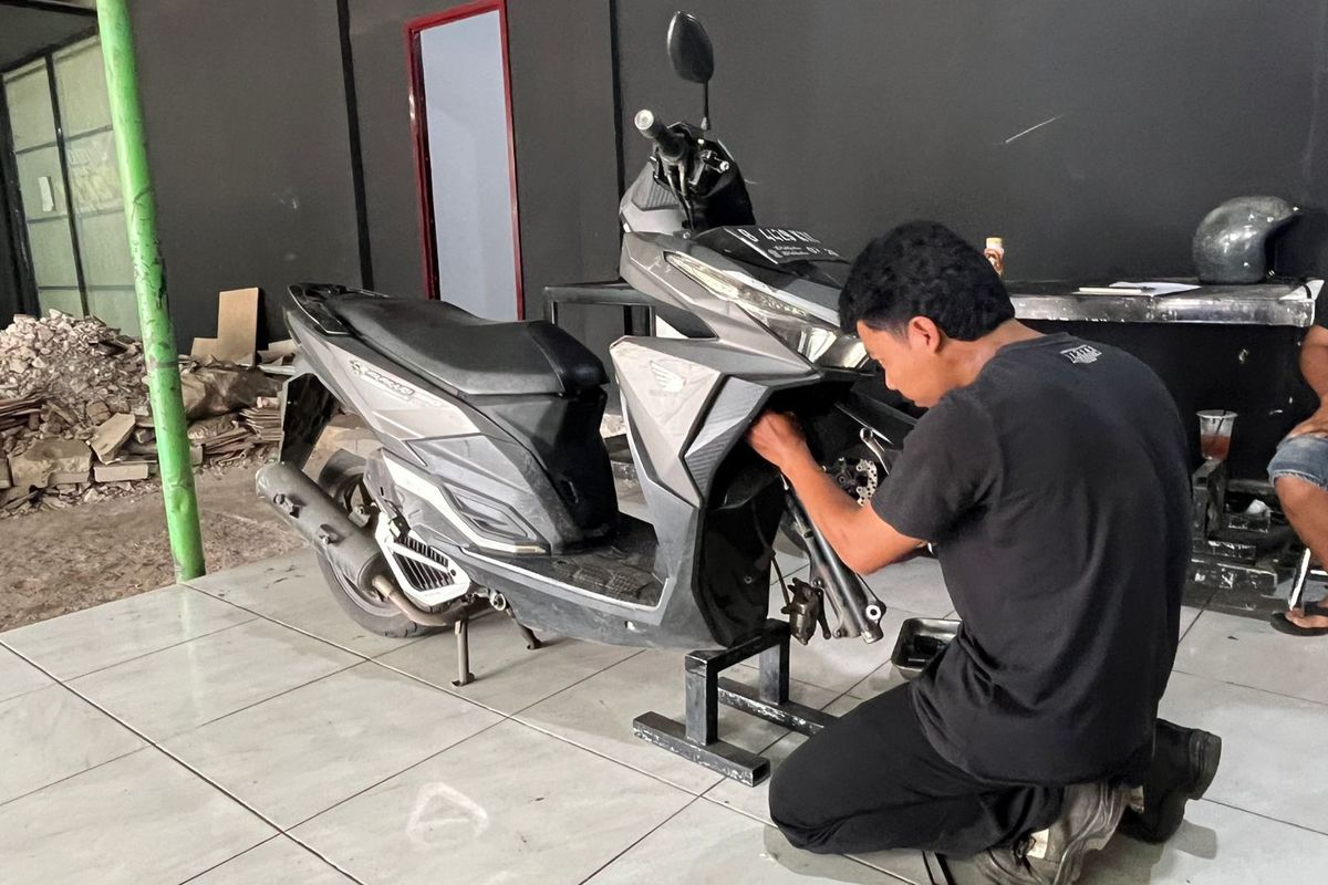 Sokbreker Depan Motor Sering Mentok