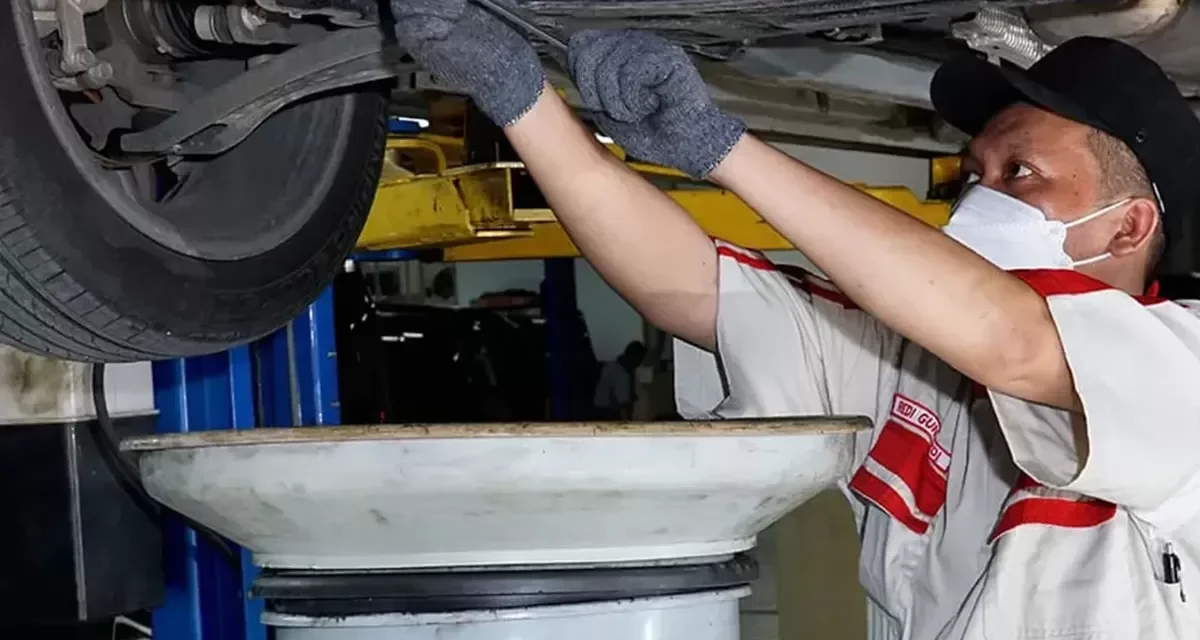 Rutin Ganti Oli Mobil, Ini Fungsi dan Manfaatnya bagi Mesin