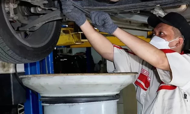 Rutin Ganti Oli Mobil, Ini Fungsi dan Manfaatnya bagi Mesin