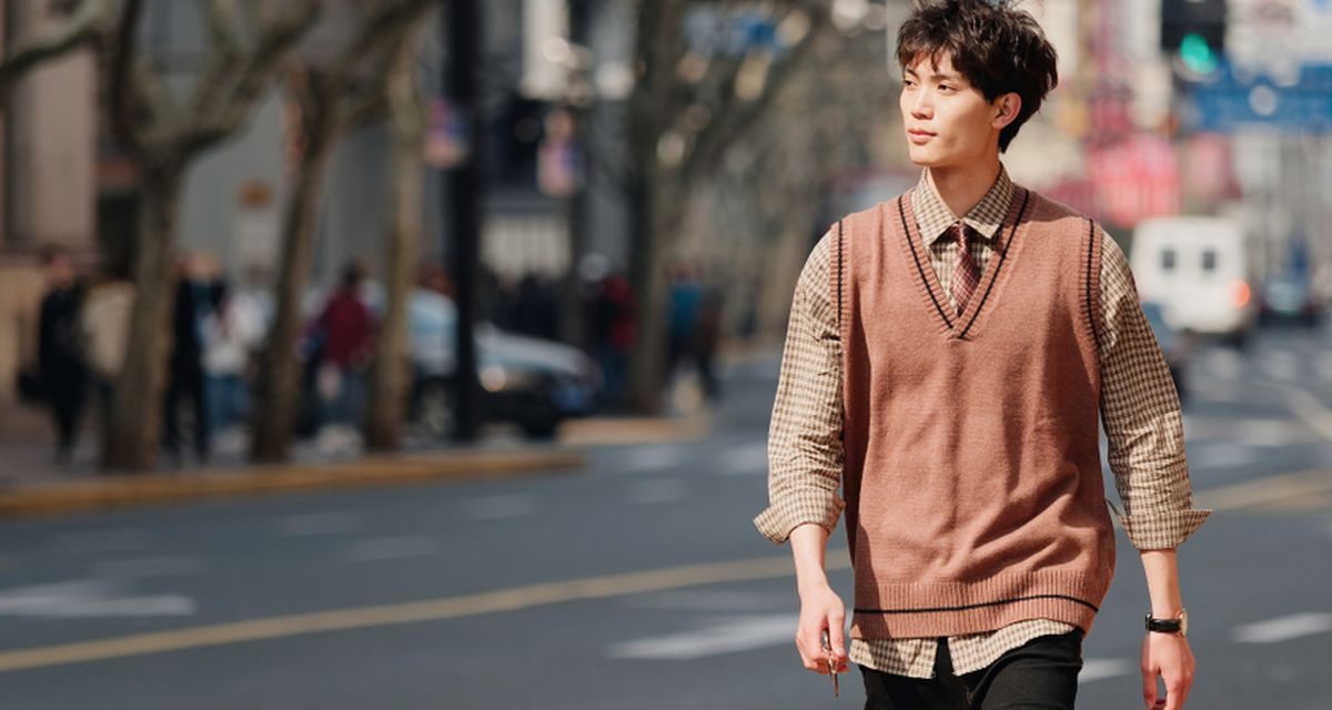 3 Trik Padu Padan Vest Rajut agar Tampil Stylish dan Tidak Berlebihan