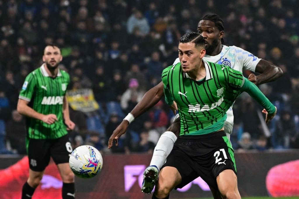 Jay Idzes memperkuat lini pertahanan Sassuolo saat menghadapi Torino di Liga Italia
