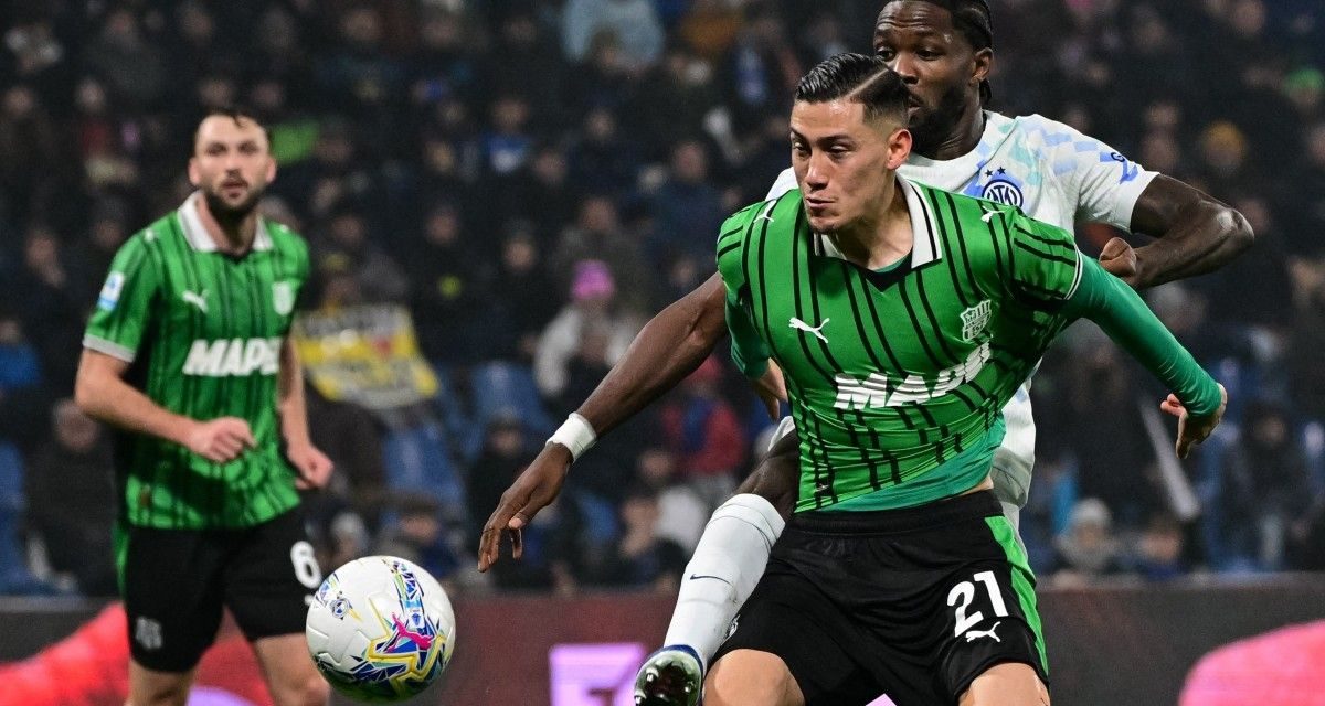 Jay Idzes Kembali Jadi Starter, Pertahanan Sassuolo Makin Solid saat Kalahkan Torino