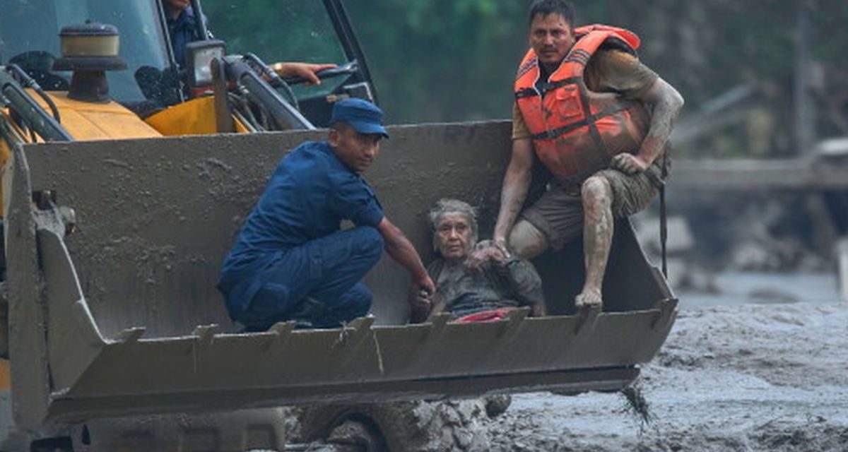 Lansia 97 Tahun Ditemukan Hidup di Bawah Reruntuhan Banjir Nepal