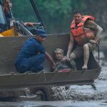 Lansia 97 Tahun Ditemukan Hidup di Bawah Reruntuhan Banjir Nepal