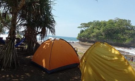 Pantai Madasari, Hidden Gem Camping Favorit di Pangandaran