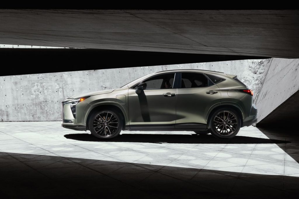 Lexus NX terbaru dengan teknologi hybrid dan fitur Sensory Concierge