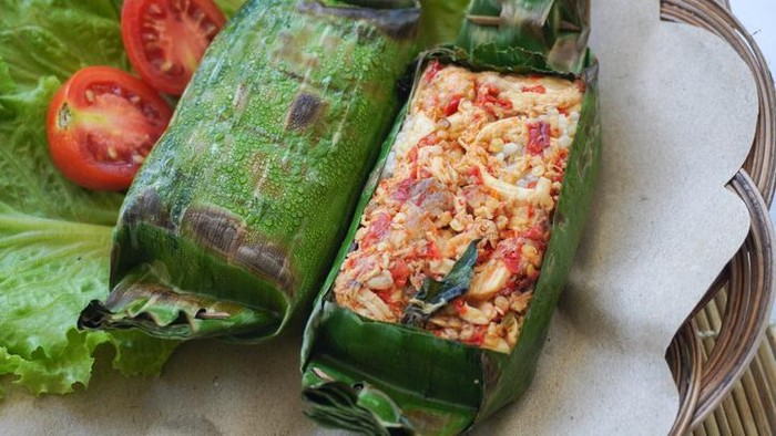 Nasi bakar ayam kemangi pedas